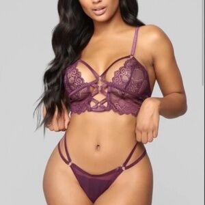 🪞 NWT SET- 2 piece bra and pantie matching set plum lace lingerie